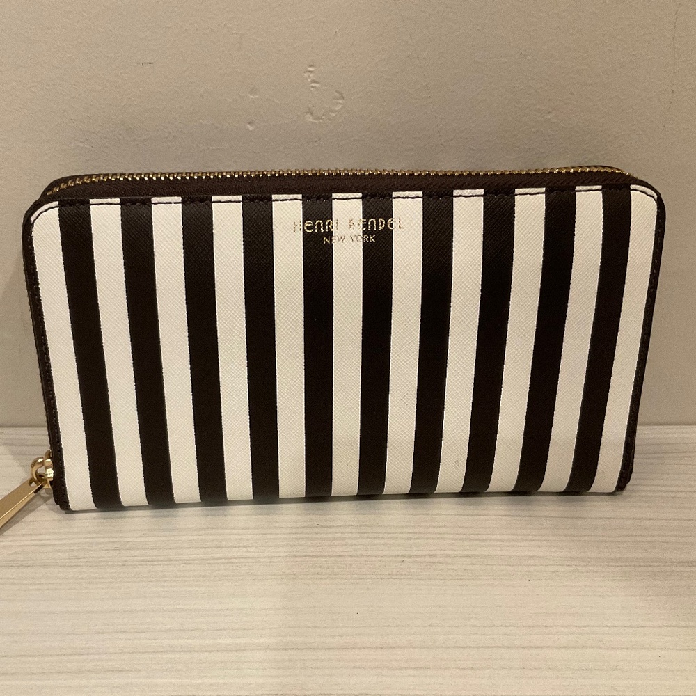 Classic Henri Bendel Wallet